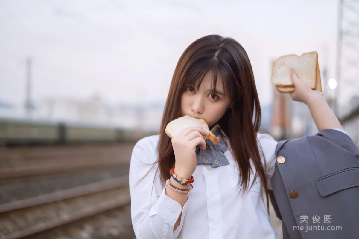 [美女Coser] 姬鏡醬 《私奔之制服》 寫真集 29
