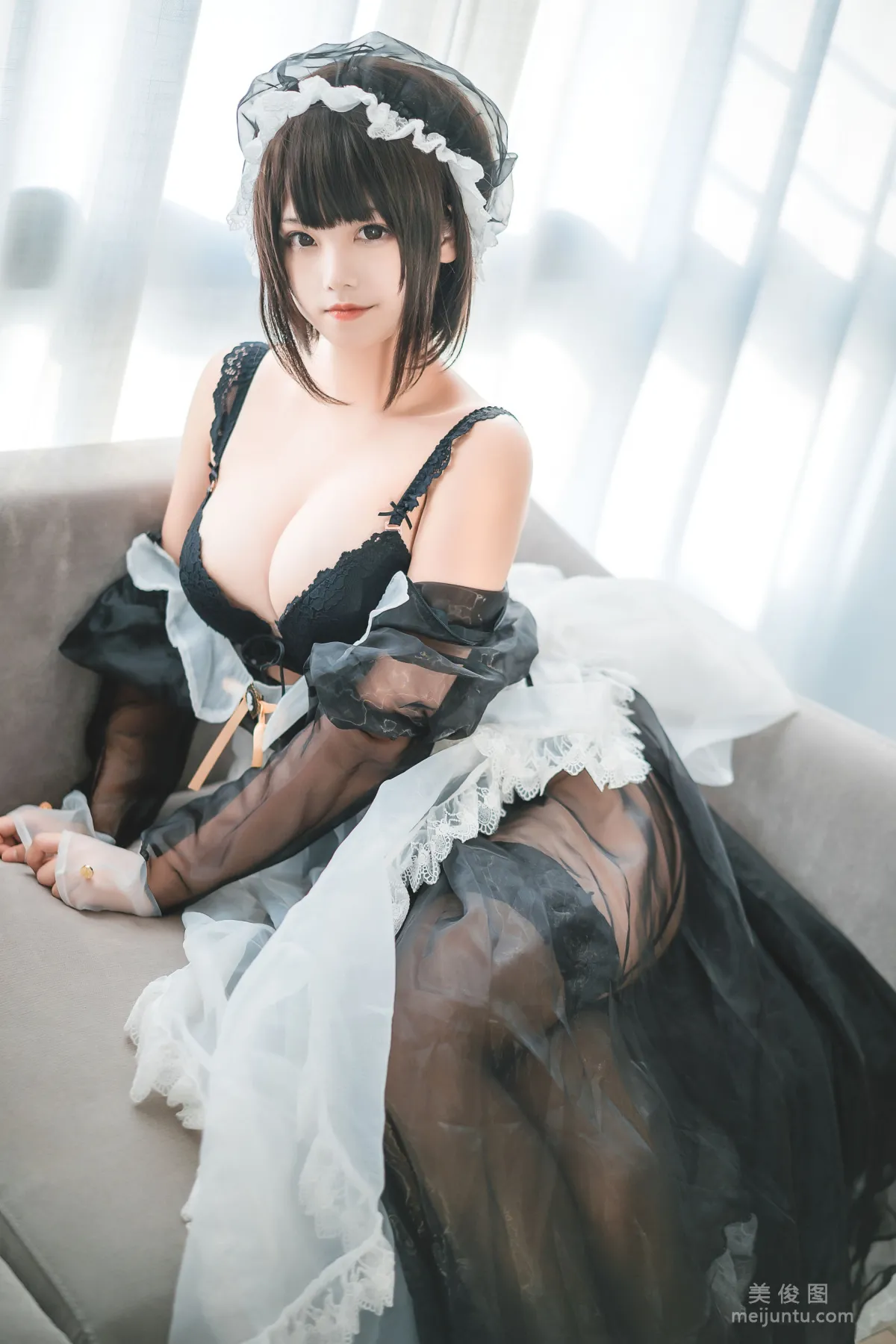 [美女Coser] 蜜汁猫裘 《透明女仆》 写真集1