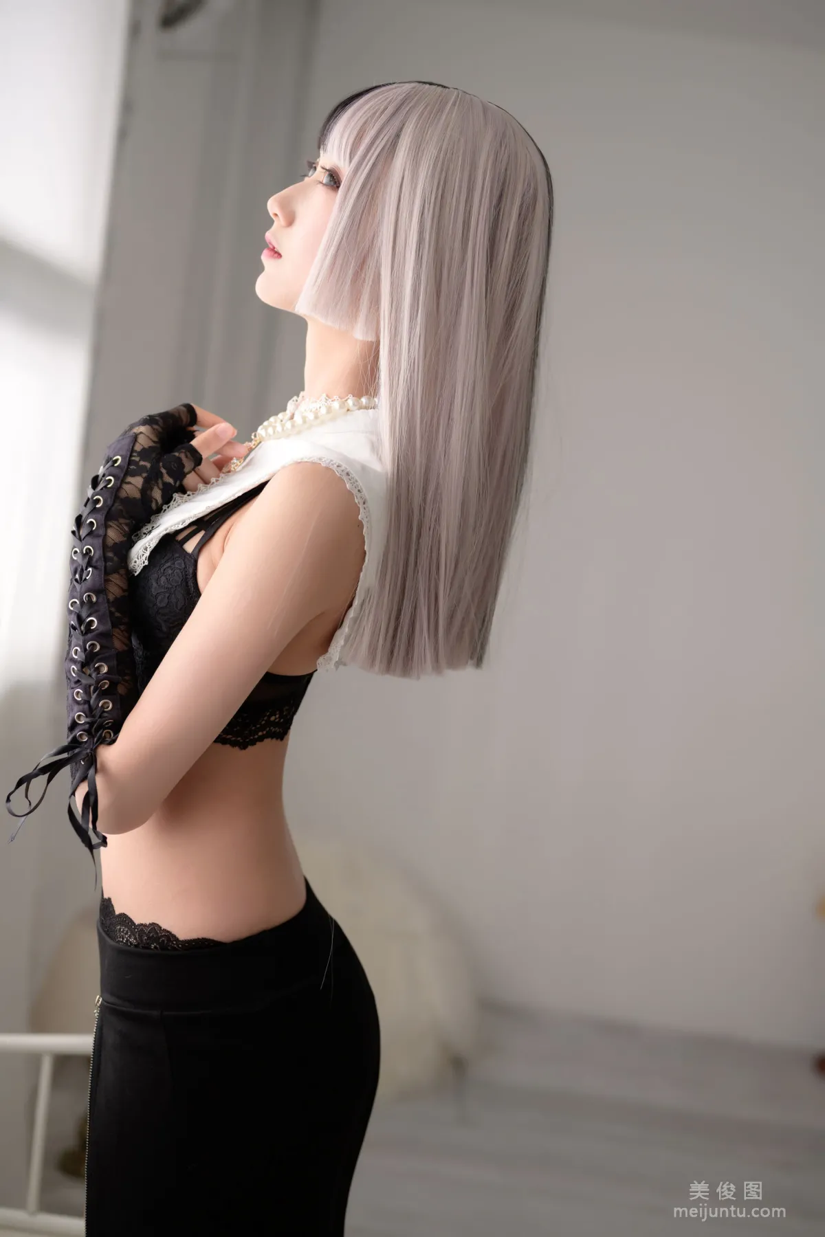 木綿綿OwO 《黑白修女》 寫真集 39