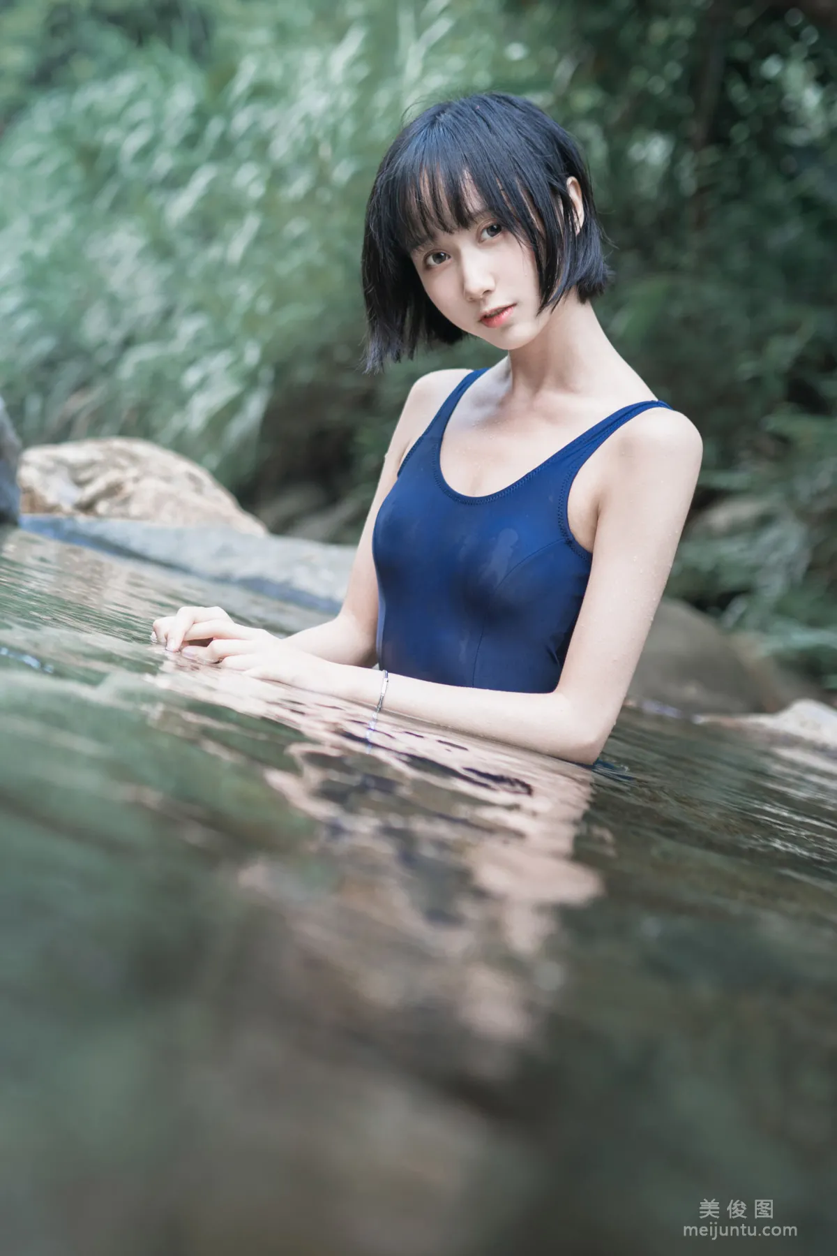 木綿綿OwO 《水色溪邊制服》 寫真集 40