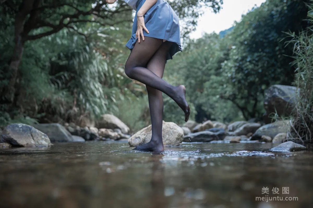木綿綿OwO 《水色溪邊制服》 寫真集 15