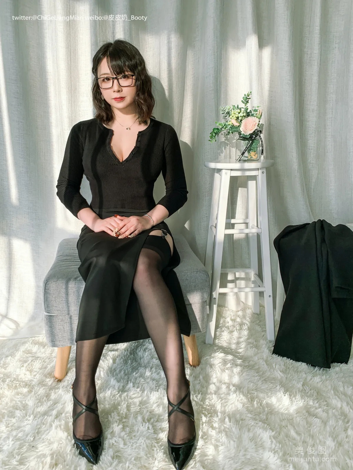 [美女Coser] 皮皮奶可可愛了啦 《黑色OL》 寫真集 17