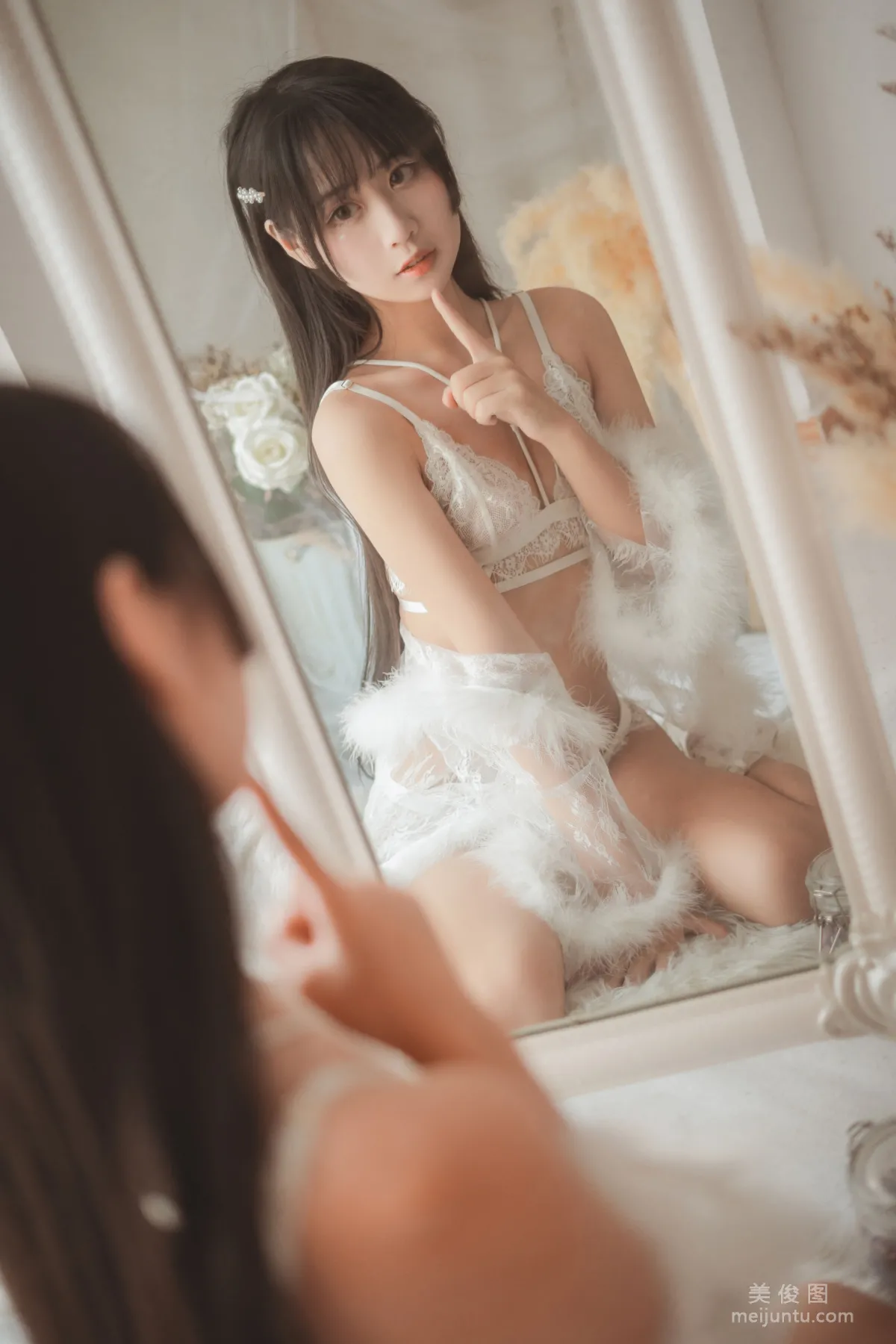 COS美少女萌芽兒o0 《毛絨内衣》 寫真集 21
