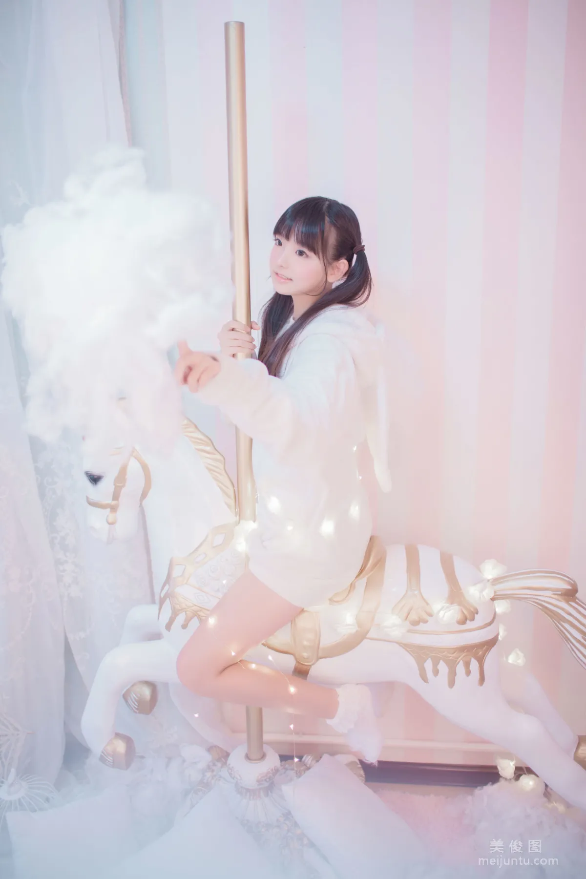 -櫻群-《玻璃罩下的旋轉木馬》 寫真集 6