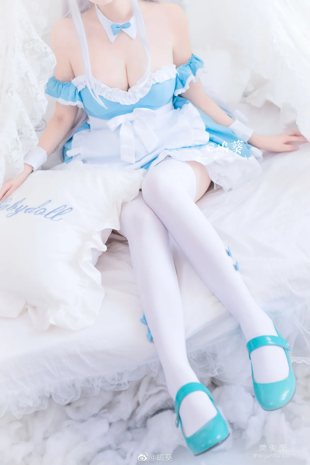微博美女Coser嶋葵 《小天鹅女仆》 写真集7