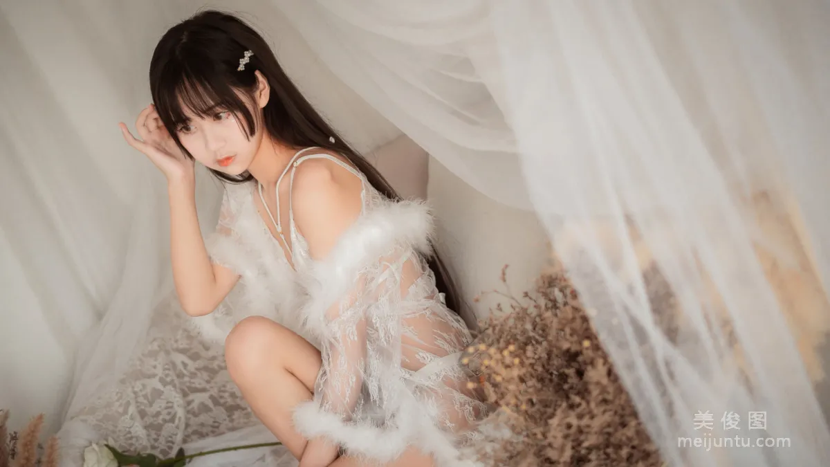 COS美少女萌芽兒o0 《毛絨内衣》 寫真集 10
