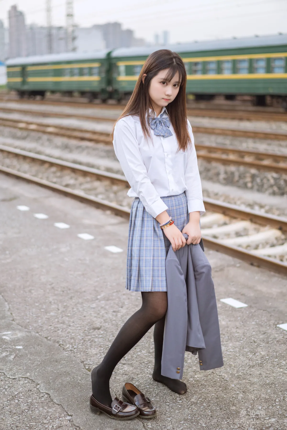 [美女Coser] 姬鏡醬 《私奔之制服》 寫真集 24