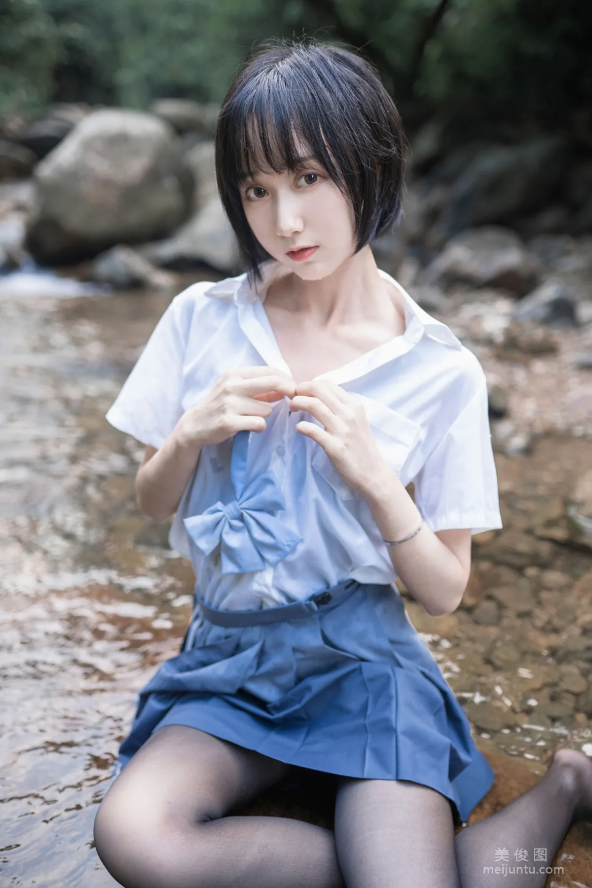 木綿綿OwO 《水色溪邊制服》 寫真集 34