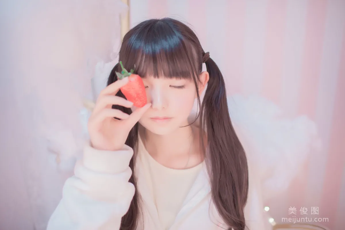 -櫻群-《玻璃罩下的旋轉木馬》 寫真集 21