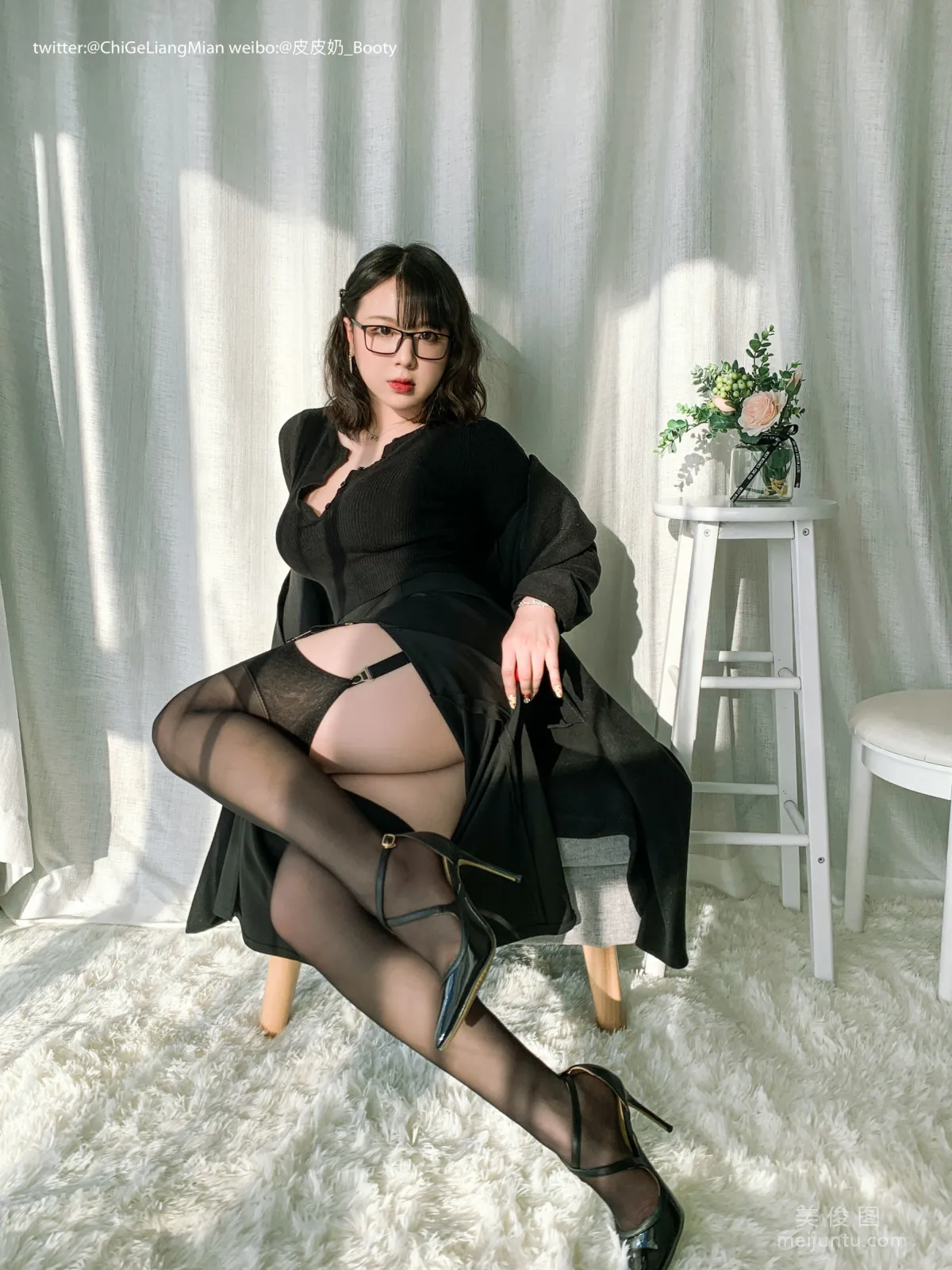 [美女Coser] 皮皮奶可可愛了啦 《黑色OL》 寫真集 10