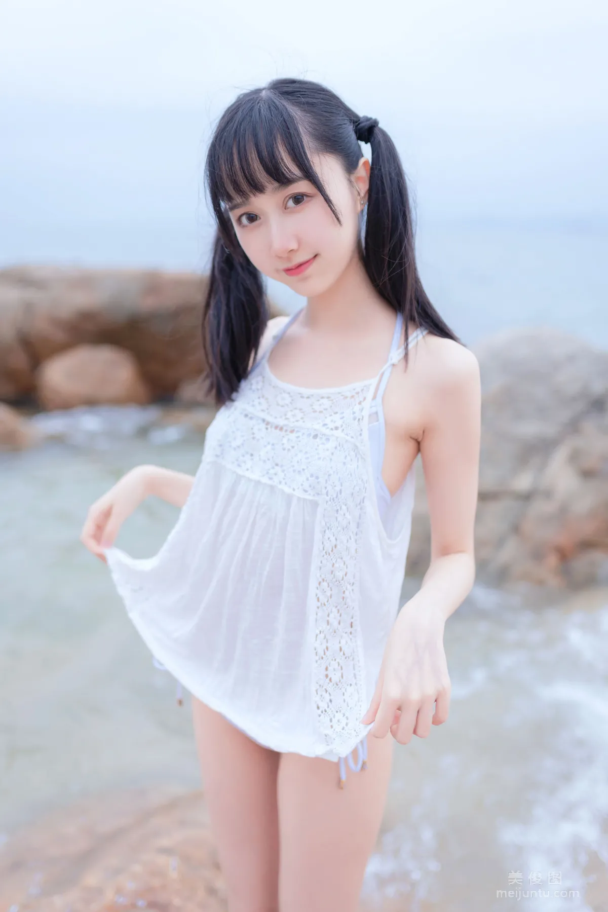 [美女Coser] 木綿綿OwO 《海邊白色比基尼》 寫真集 13
