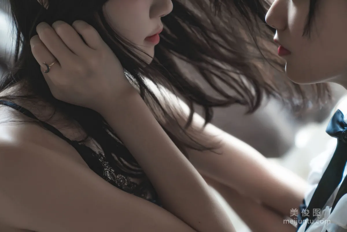 [美女Coser] 木绵绵OwO&桜桃喵 《暮(黑裙×妹抖)》 写真集48