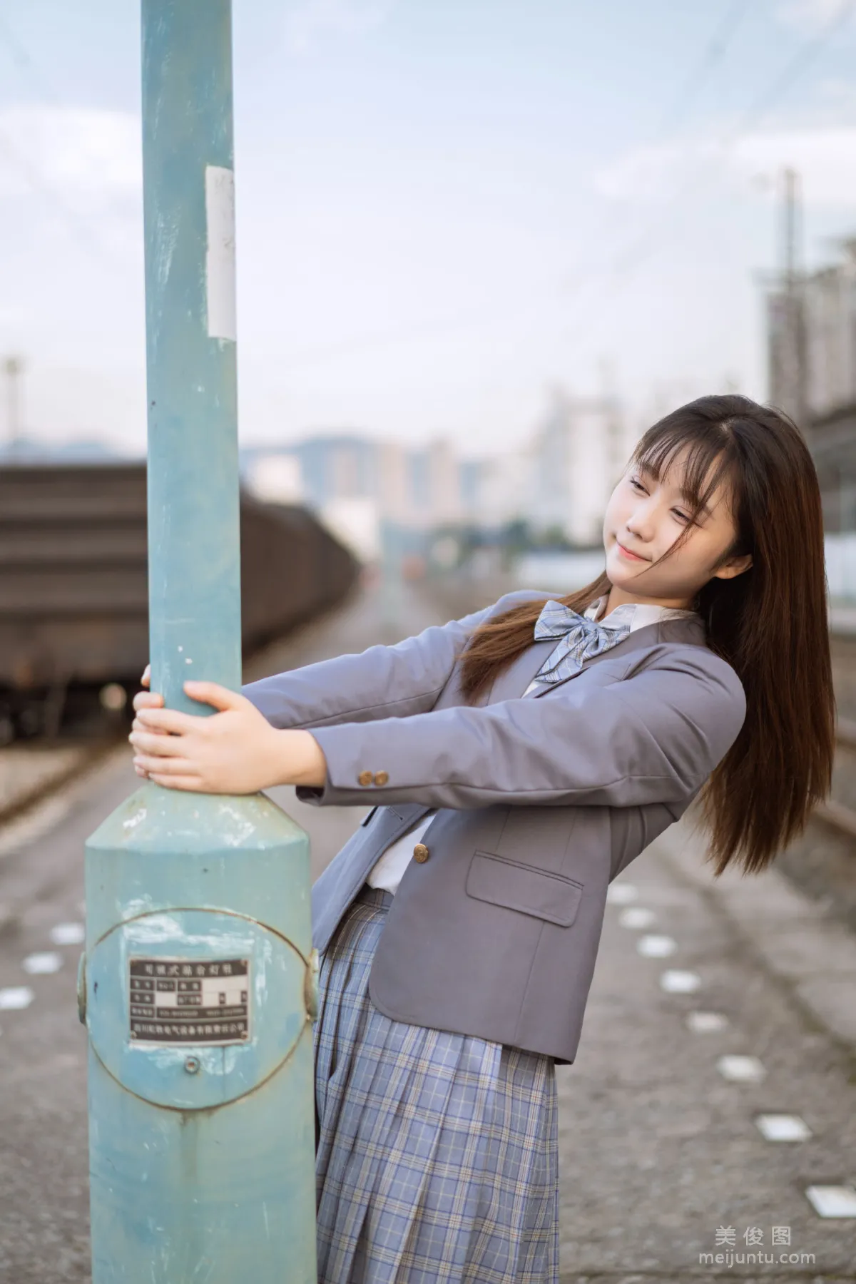 [美女Coser] 姬鏡醬 《私奔之制服》 寫真集 15