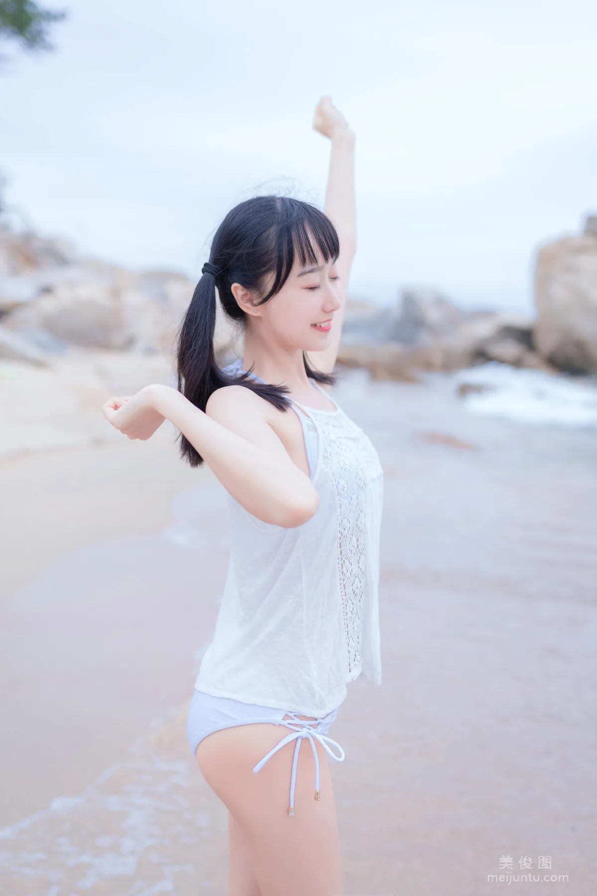 [美女Coser] 木綿綿OwO 《海邊白色比基尼》 寫真集 5