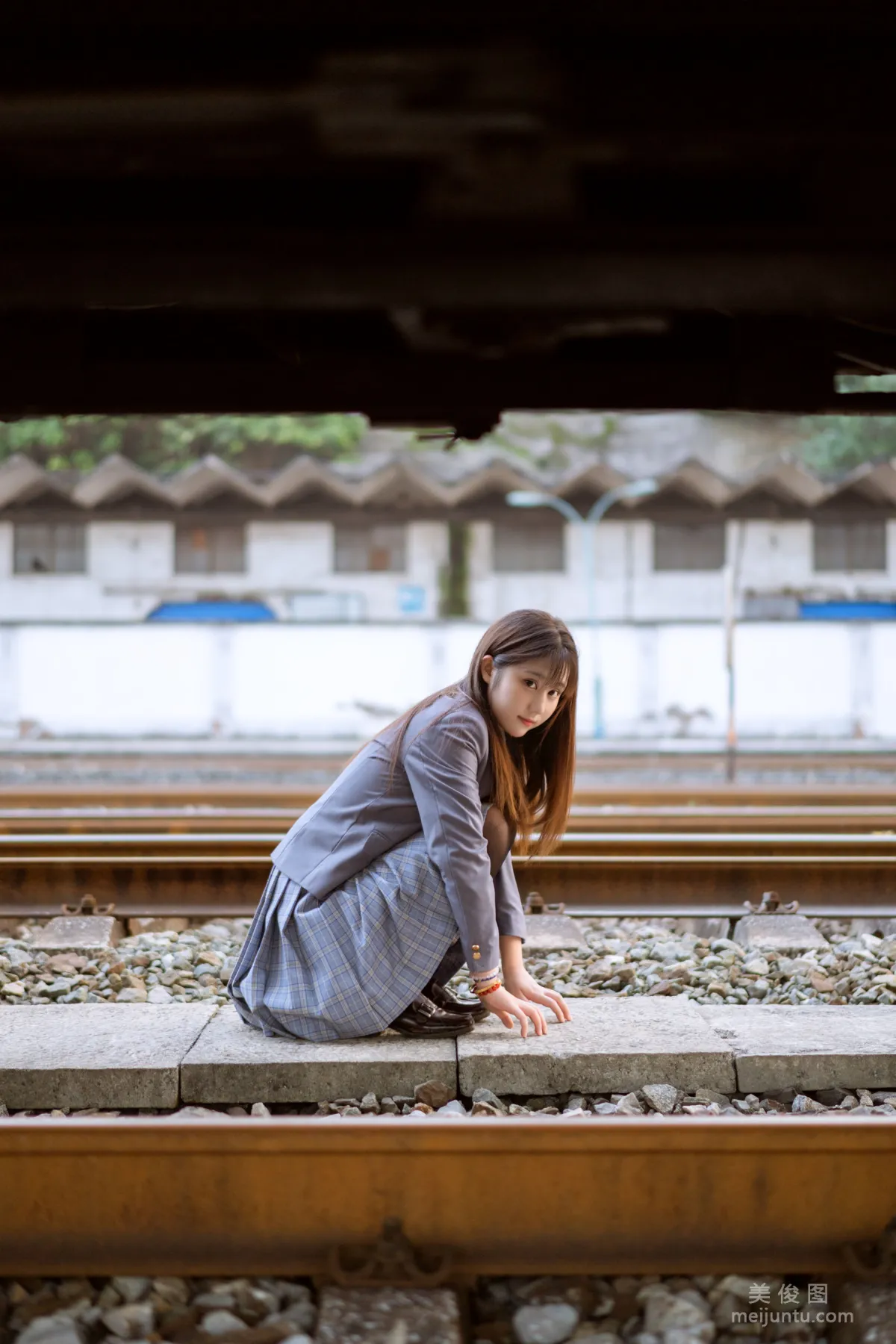 [美女Coser] 姬鏡醬 《私奔之制服》 寫真集 13