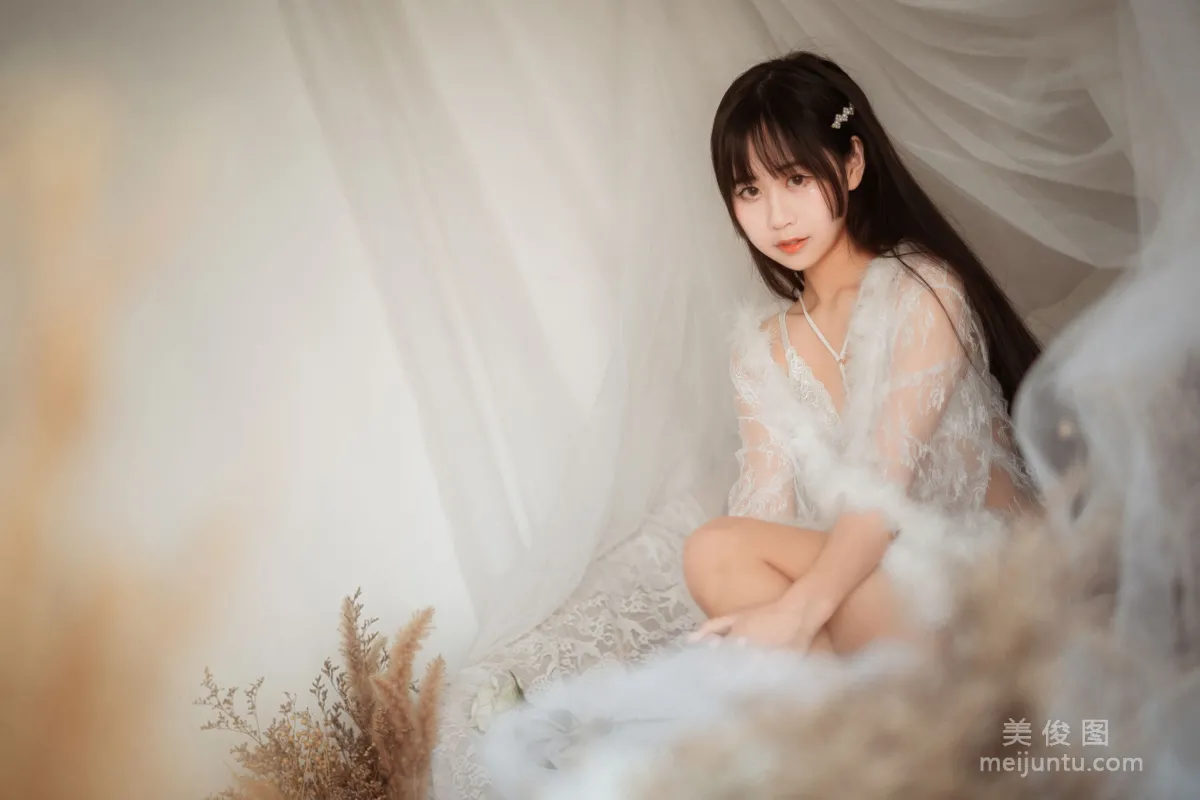COS美少女萌芽兒o0 《毛絨内衣》 寫真集 8