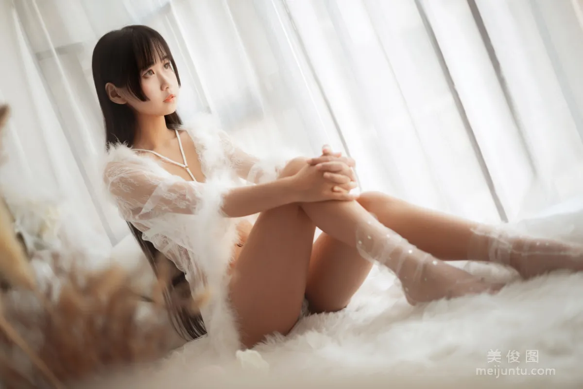 COS美少女萌芽兒o0 《毛絨内衣》 寫真集 16
