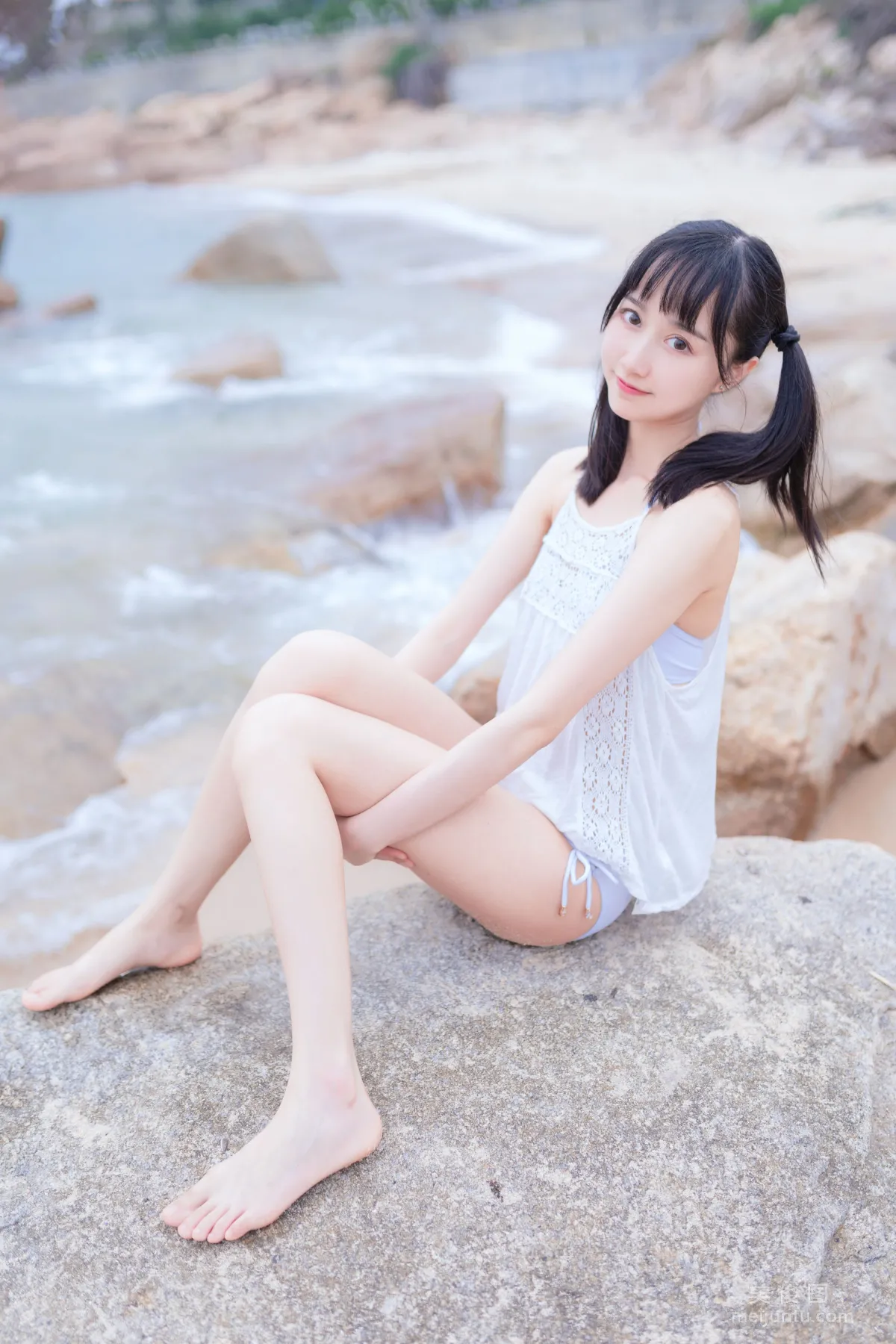 [美女Coser] 木綿綿OwO 《海邊白色比基尼》 寫真集 23