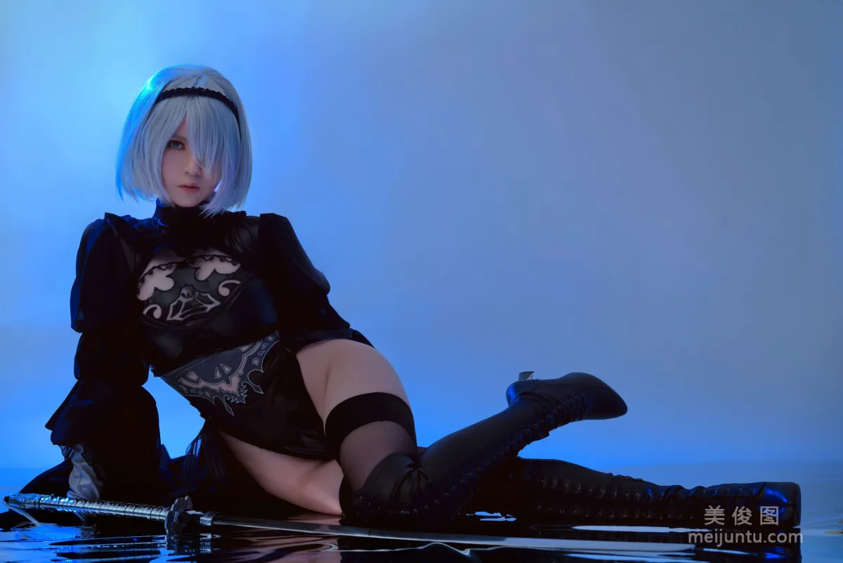 [美女Coser] 半半子 《二号B型》 写真集5
