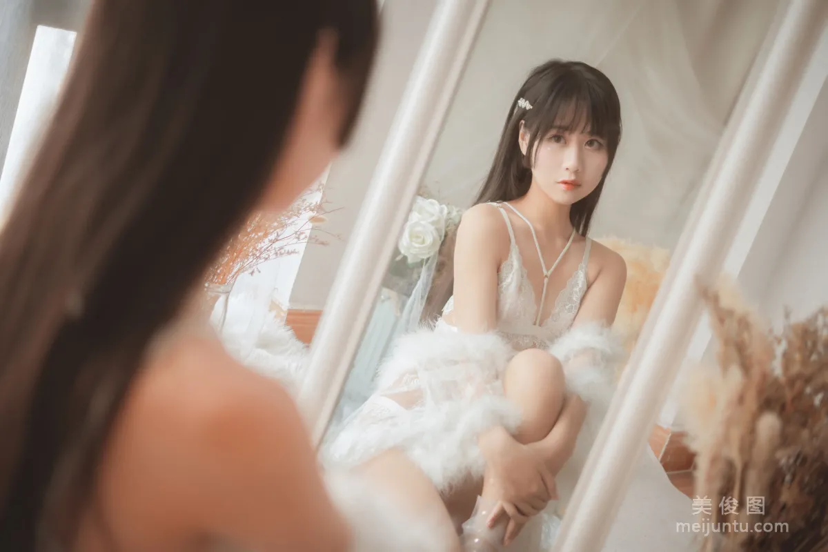 COS美少女萌芽兒o0 《毛絨内衣》 寫真集 23