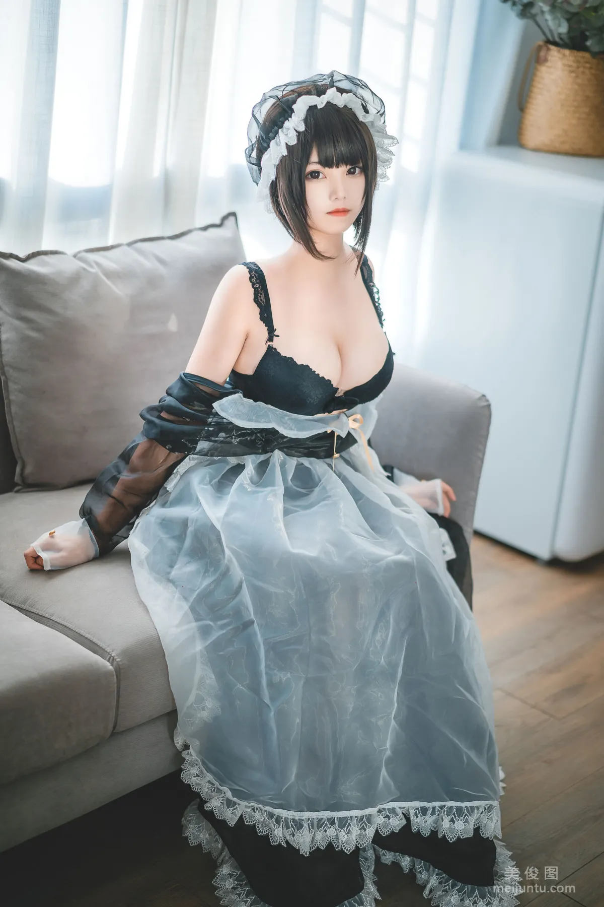 [美女Coser] 蜜汁猫裘 《透明女仆》 写真集16