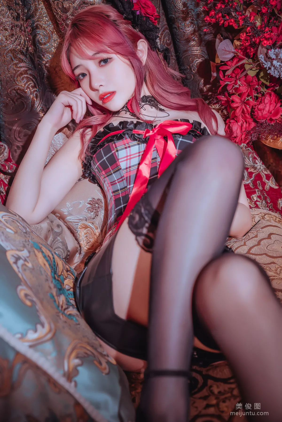 [美女Coser] 雯妹 《紅黑格子》 寫真集 9