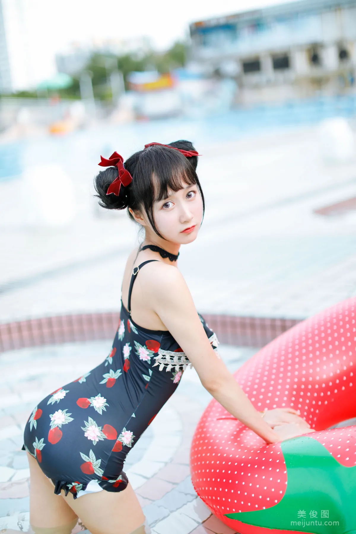 木绵绵OwO 《草莓泳衣》 写真集1