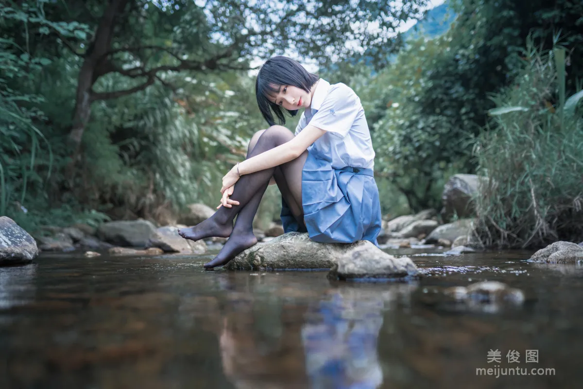 木綿綿OwO 《水色溪邊制服》 寫真集 9