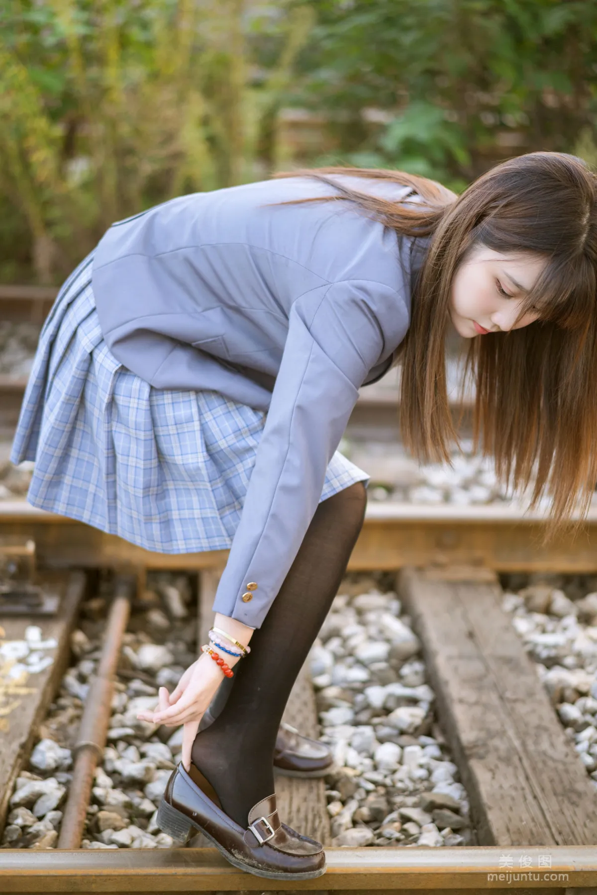 [美女Coser] 姬鏡醬 《私奔之制服》 寫真集 6