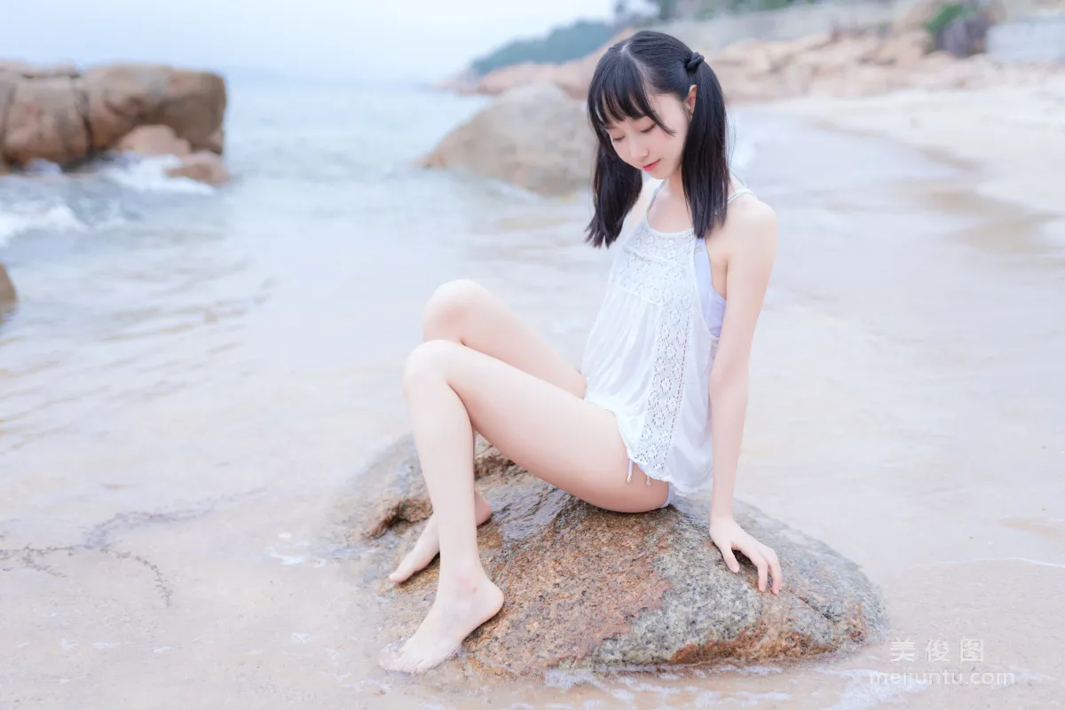 [美女Coser] 木綿綿OwO 《海邊白色比基尼》 寫真集 19