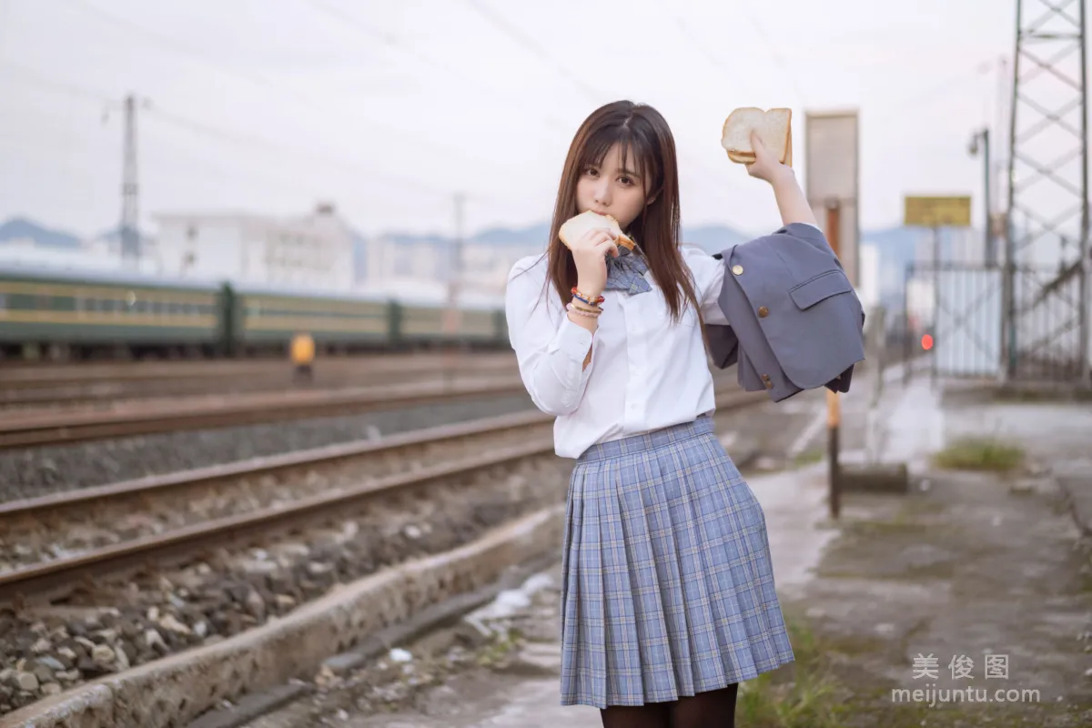 [美女Coser] 姬鏡醬 《私奔之制服》 寫真集 28