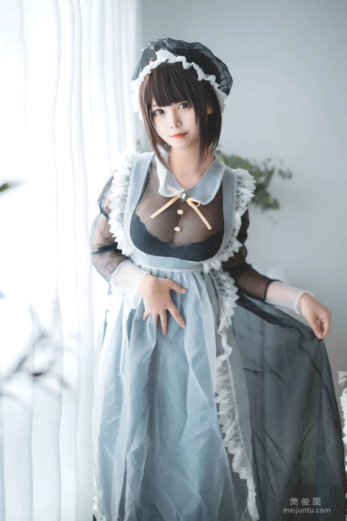 [美女Coser] 蜜汁猫裘 《透明女仆》 写真集9