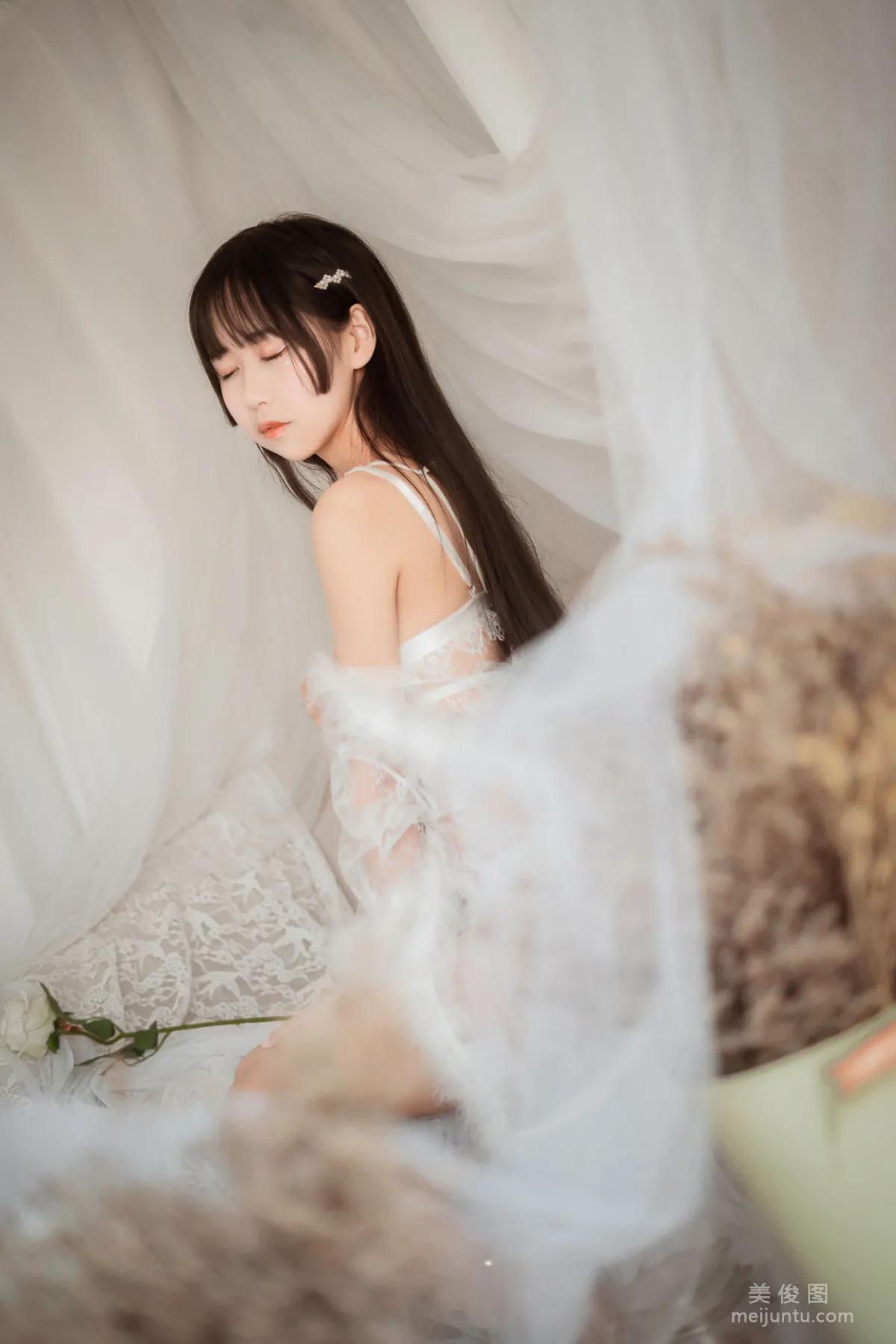 COS美少女萌芽兒o0 《毛絨内衣》 寫真集 6
