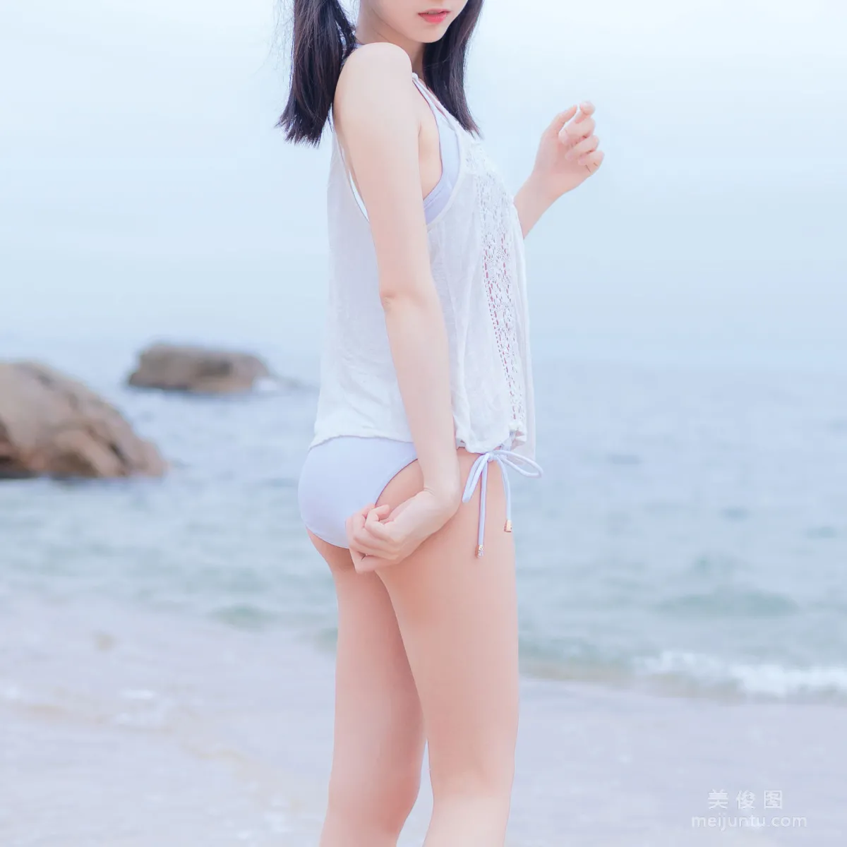 [美女Coser] 木綿綿OwO 《海邊白色比基尼》 寫真集 29
