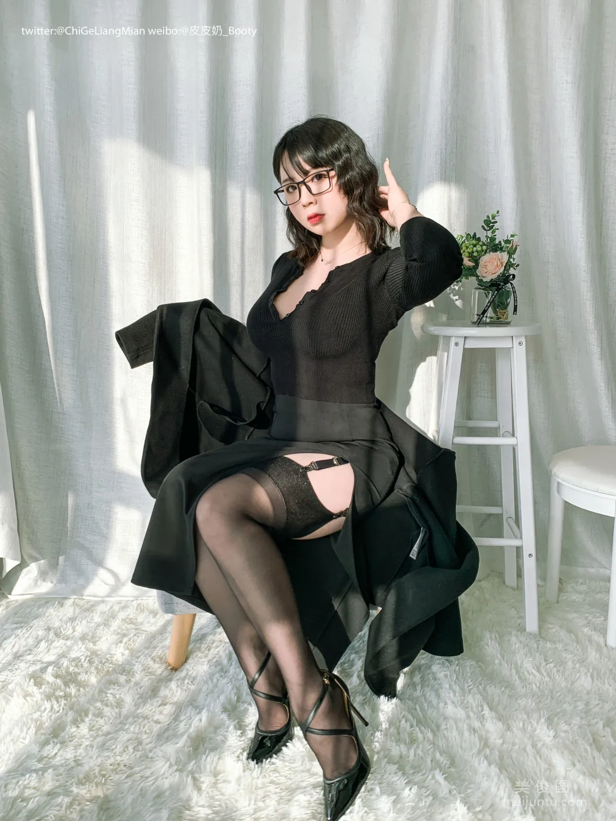 [美女Coser] 皮皮奶可可愛了啦 《黑色OL》 寫真集 15