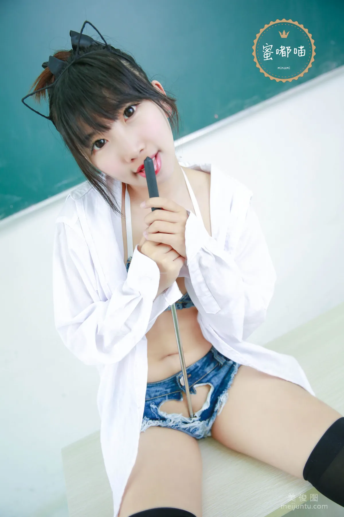 [美女Coser] 蜜嘟喵 《教室系列》 写真集45