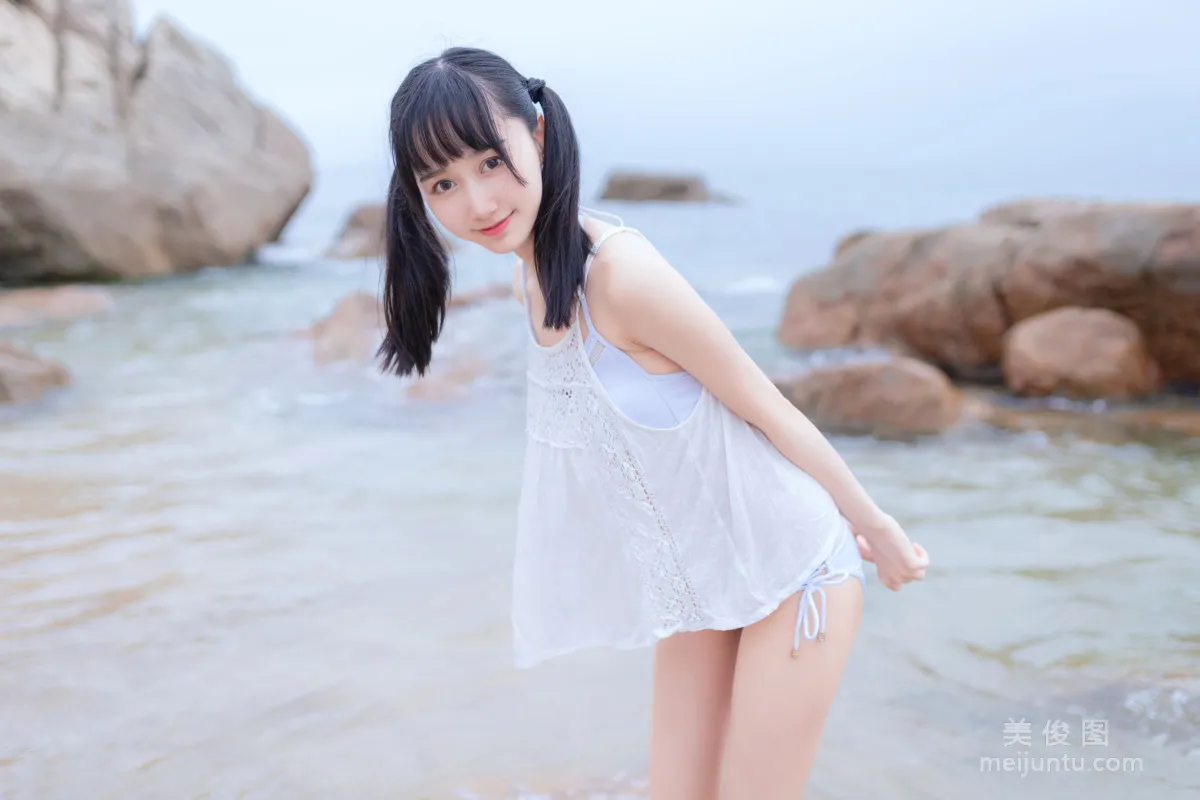 [美女Coser] 木綿綿OwO 《海邊白色比基尼》 寫真集 15