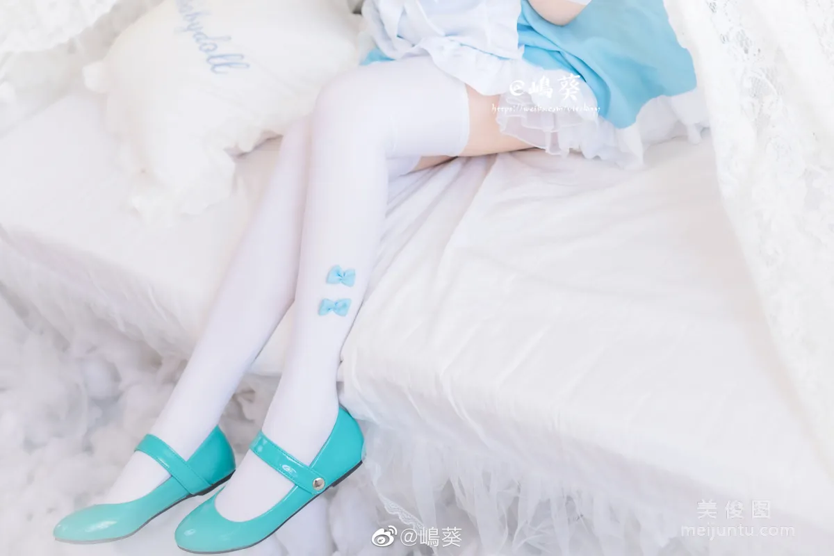 微博美女Coser嶋葵 《小天鹅女仆》 写真集1