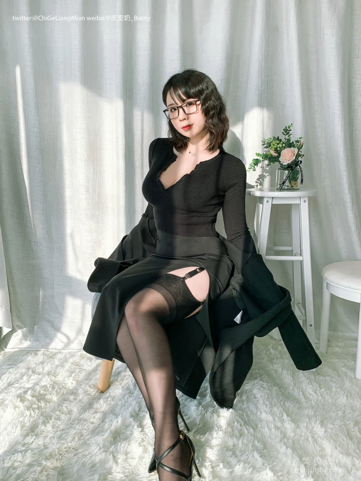 [美女Coser] 皮皮奶可可愛了啦 《黑色OL》 寫真集 14