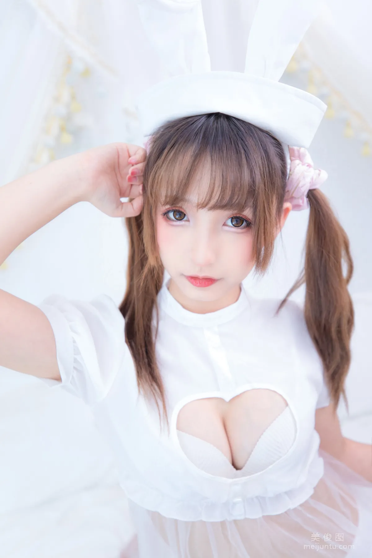 神楽坂真冬 《百合(ラブレター)》 写真集57
