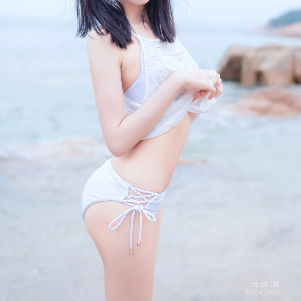 [美女Coser] 木綿綿OwO 《海邊白色比基尼》 寫真集 25