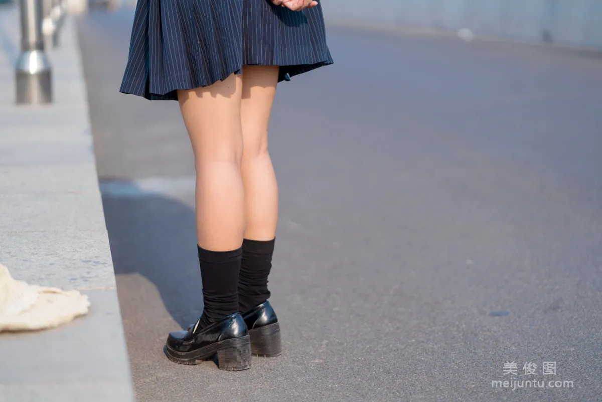 [网红Coser] 蠢沫沫 《JK制服》 写真集34