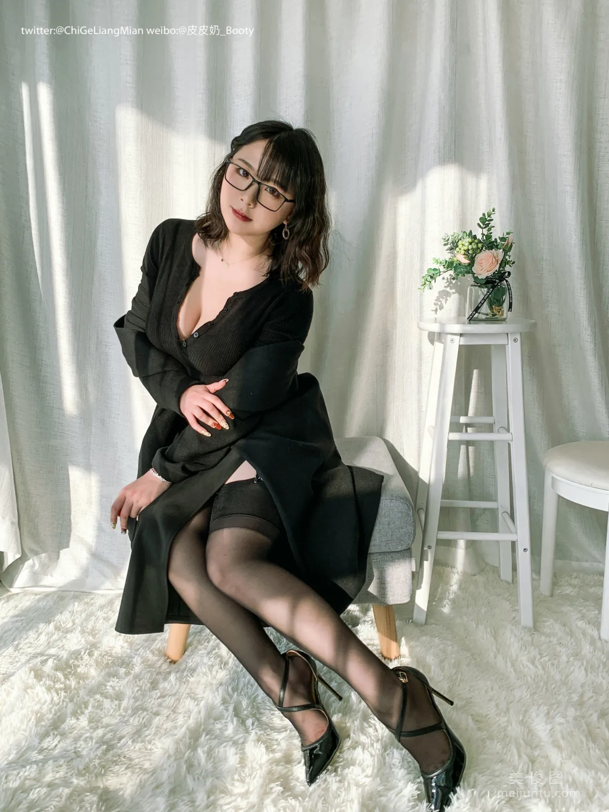[美女Coser] 皮皮奶可可愛了啦 《黑色OL》 寫真集 7