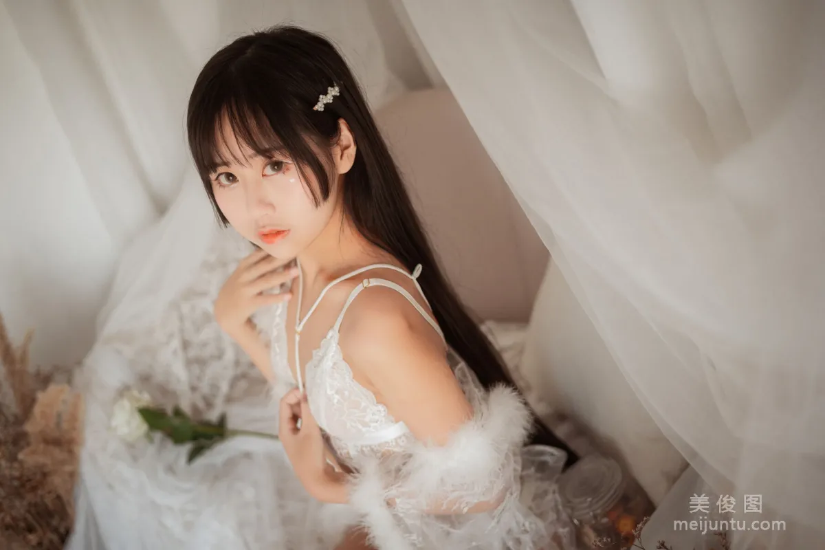 COS美少女萌芽兒o0 《毛絨内衣》 寫真集 12