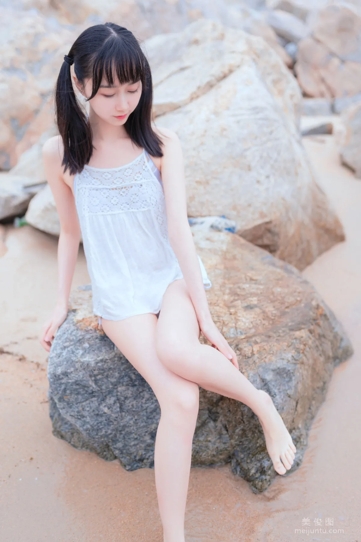 [美女Coser] 木綿綿OwO 《海邊白色比基尼》 寫真集 20