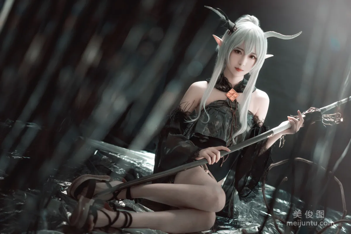 弥音音ww 《明日方舟 闪灵》 写真集1