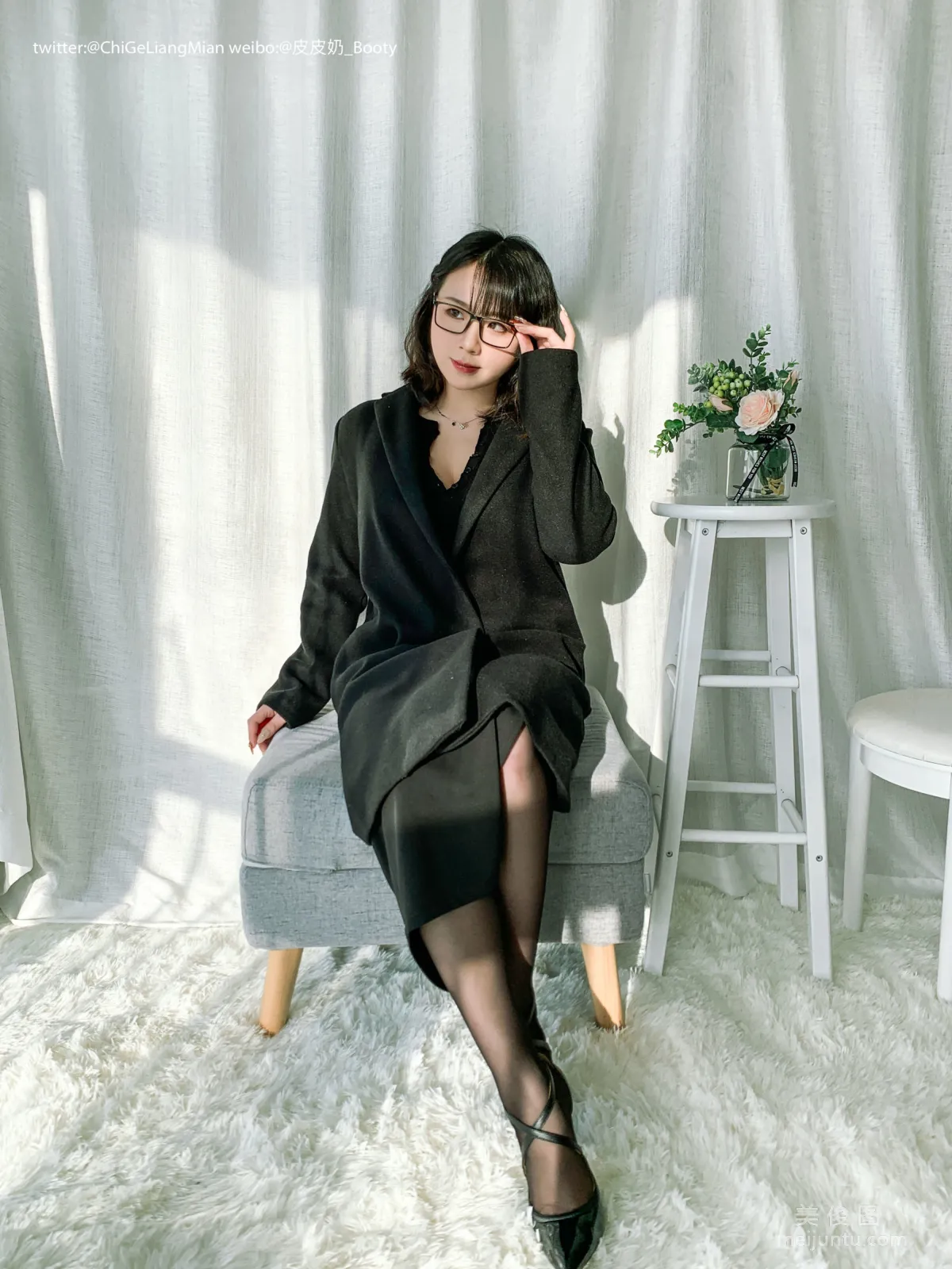 [美女Coser] 皮皮奶可可愛了啦 《黑色OL》 寫真集 2