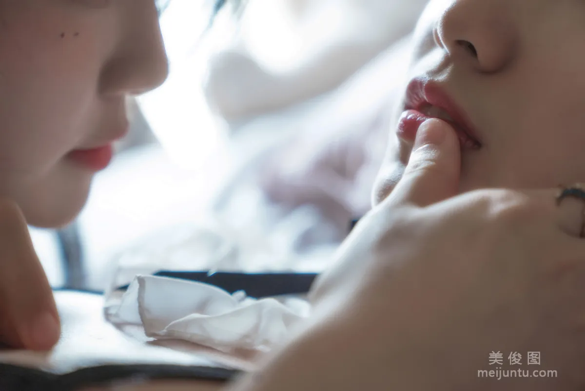 [美女Coser] 木绵绵OwO&桜桃喵 《暮(黑裙×妹抖)》 写真集28