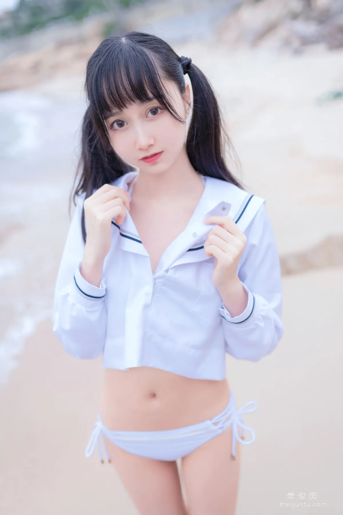 [美女Coser] 木綿綿OwO 《海邊白色比基尼》 寫真集 1