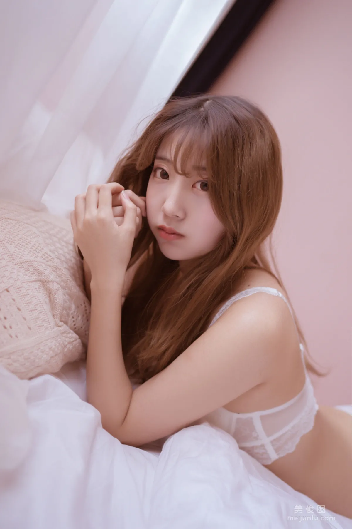 Coser黑川 《年上彼女 白色内衣》 写真集19